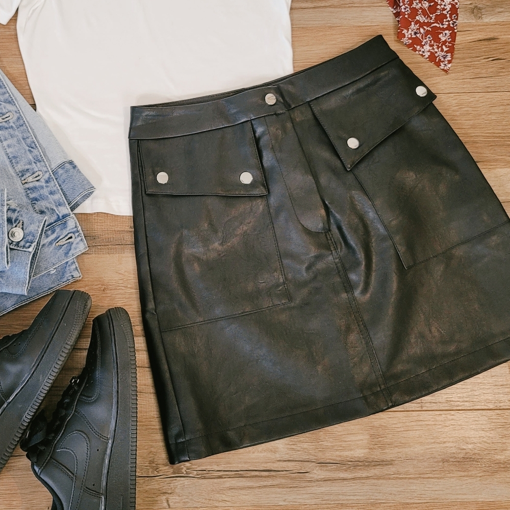 FAUX LEATHER BLACK SKIRT